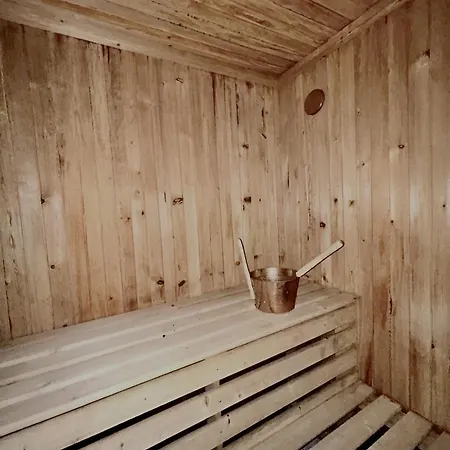 Apartmán Center With Swimming Pool And Sauna