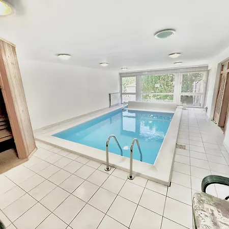 Apartmán Center With Swimming Pool And Sauna Siófok