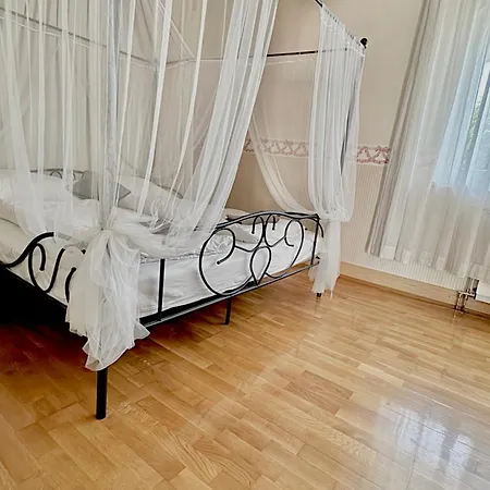 Center With Swimming Pool And Sauna Apartmán *