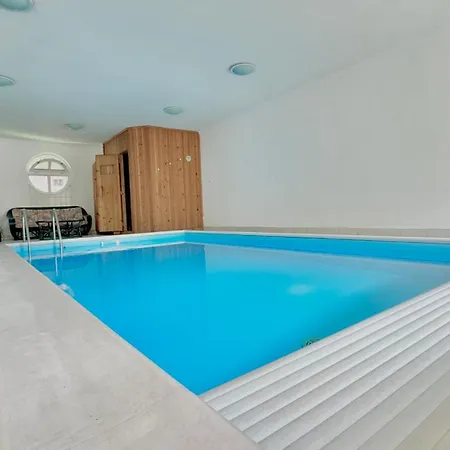 Apartmán Center With Swimming Pool And Sauna Siófok