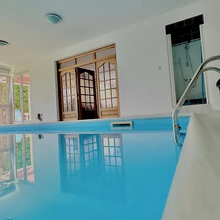 Apartmán Center With Swimming Pool And Sauna *