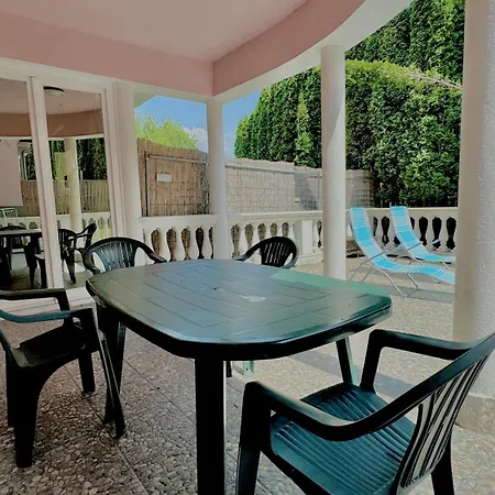 Center With Swimming Pool And Sauna *