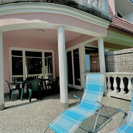 Center With Swimming Pool And Sauna Apartmán *